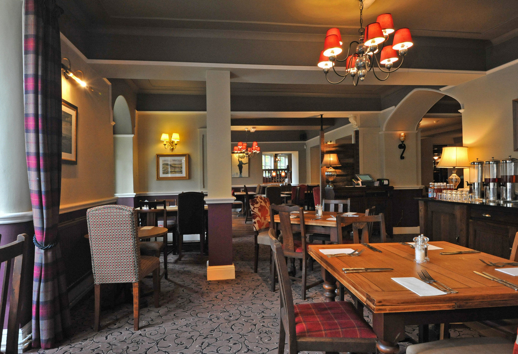 Royal George Hotel By Greene King Inns Birdlip Restaurant photo